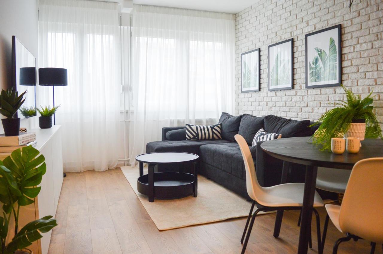 The Black & White Oasis Belgrado Exterior foto